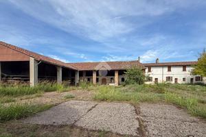 COMPLESSO A GRUMELLO CREMONESE ED UNITI