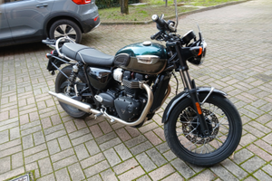 Triumph boneville t100