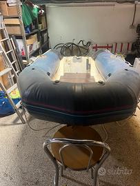 Gommone con chiglia in vetroresina + remi