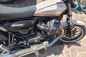 Moto Guzzi V9 Roamer
