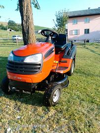 Trattorino rasaerba Jonsered LT2213 C