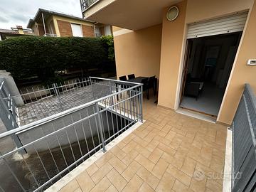 Rif. 15 appatamento con posto auto e corte privata