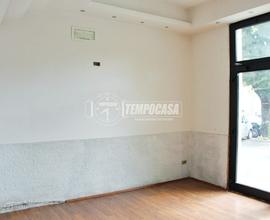 LOCALE COMMERCIALE CON CORTE PRIVATA