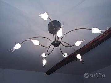 Luce a soffitto e abatjour