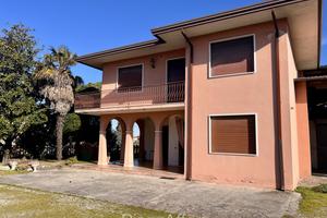 Abitazione singola di mq 250 con cortile di circa