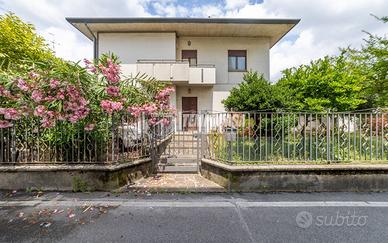 QUADRILOCALE AL PIANO TERRA SENZA SPESE CONDOMINIA