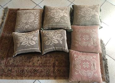 Cuscini imbottiti realizzati a crochet