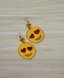 Orecchini in pizzo Mod. Smile ricamati a macchina