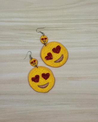 Orecchini in pizzo Mod. Smile ricamati a macchina