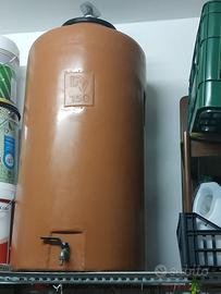 Contenitore vino 150 litri in polietilene.