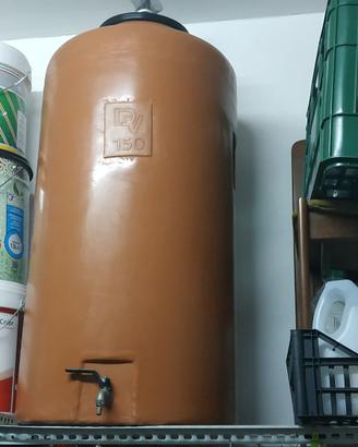 Contenitore vino 150 litri in polietilene.