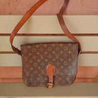 Borsa a tracolla Louis Vuitton GM Cartouchiere