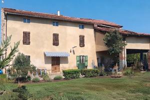 Vendita casa singola con ampio giardino recintato