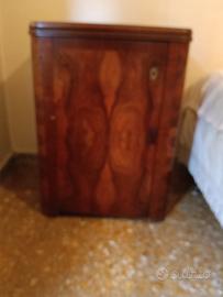 Macchina da cucire Singer d'epoca con mobiletto