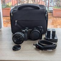 Sony A6000 (6K scatti) con Lente Kit ed Accessori 