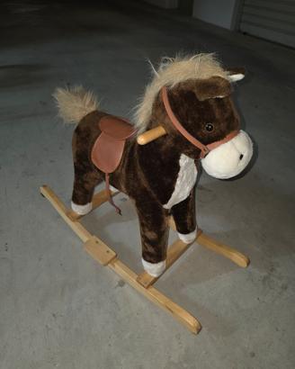 cavallo a dondolo 