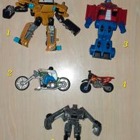 Vari giocattoli serie "Transformers e moto"