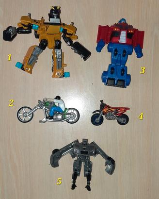 Vari giocattoli serie "Transformers e moto"