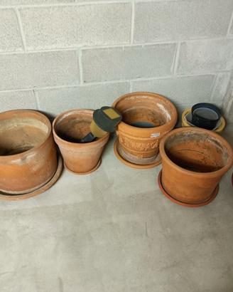 n. 4  Vasi da terrazzo o da giardino terracotta