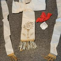 antica stola e fiocco commemorativi religiosi  