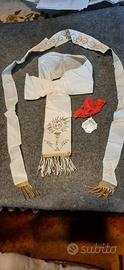 antica stola e fiocco commemorativi religiosi  