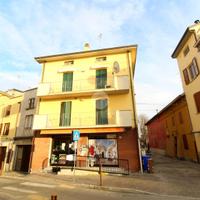 2 LOCALI A MONTECHIARUGOLO