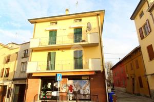 2 LOCALI A MONTECHIARUGOLO