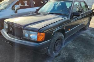 Mercedes 190 W201 1.8 benzina per ricambi (2a)