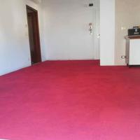 Moquette rossa in quadrotti 50x l50cm .VALORE 750€