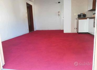 Moquette rossa in quadrotti 50x l50cm .VALORE 750€