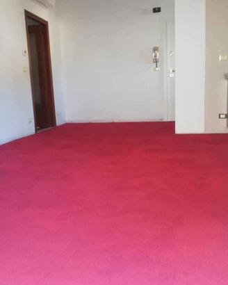 Moquette rossa in quadrotti 50x l50cm .VALORE 750€