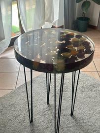 Tavolino artigianale in resina epossidica