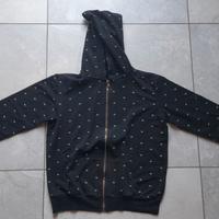 felpa nera con cuori