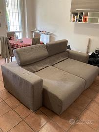 Divano 3 posti con chaise longue  e poggiatesta