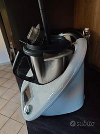 Bimby TM5 con manopola difettosa usato