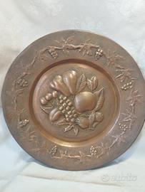 piatto in rame decorativo        in rilievo 