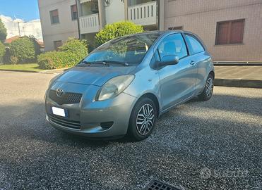 Toyota Yaris 1.0 3p . (leggere la descrizione)