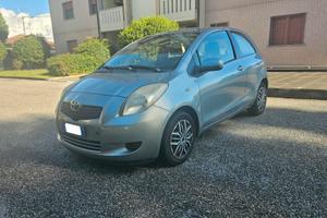 Toyota Yaris 1.0 3p . (leggere la descrizione)