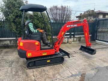 E166 Mini escavatore New Holland 15 q