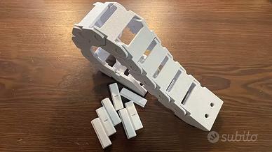 catena portacavi stampata 3d per cnc, scrivania e