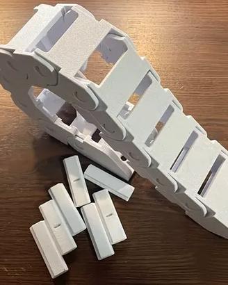 catena portacavi stampata 3d per cnc, scrivania e