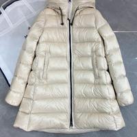 Piumino Moncler con collo alto lungo 👧2