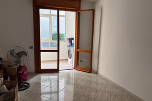 PRESSI VIA PORTOGALLO - BIVANO CON POSTO AUTO