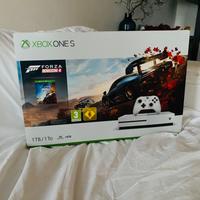 Xbox one S 1TB  + Forza Horizon 4 & Controller Led