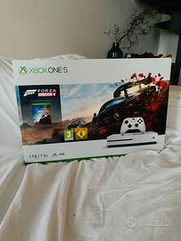 Xbox one S 1TB  + Forza Horizon 4 & Controller Led