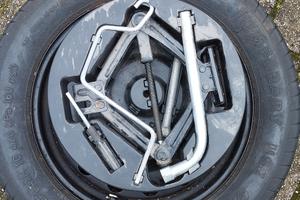 ruotino di scorta usato su BMW 320 