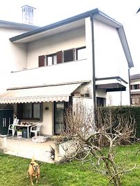 Villetta adatta a famiglia in posto tranquillo