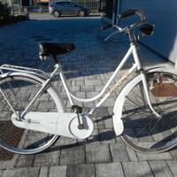 Bicicletta vintage Santini, con freni a bacchetta.