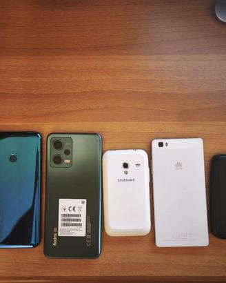 Lotto di 5 Telefoni tutti non testati