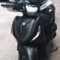 Beverly 300 DeepBlack HPE 